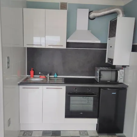 D'anjou - Grand Avec Balcon Et Parking Privatif *