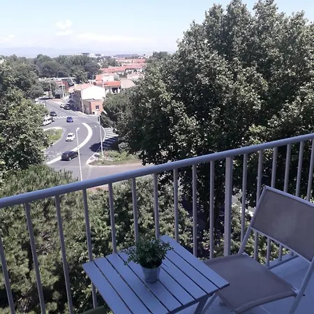 D'anjou - Grand Avec Balcon Et Parking Privatif