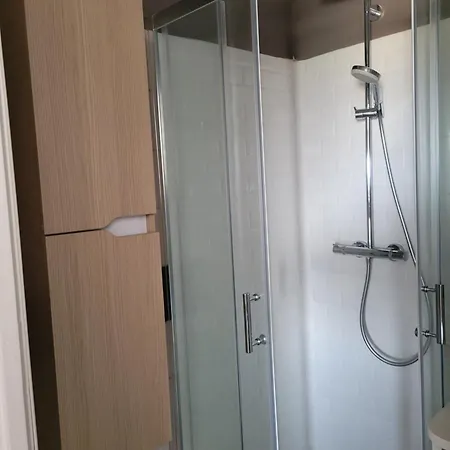 D'anjou - Grand Avec Balcon Et Parking Privatif דירה פרפיניין