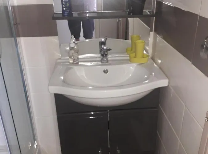 D'anjou - Grand Avec Balcon Et Parking Privatif