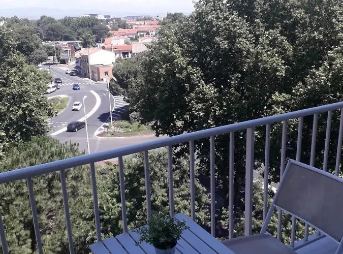 D'anjou - Grand Avec Balcon Et Parking Privatif