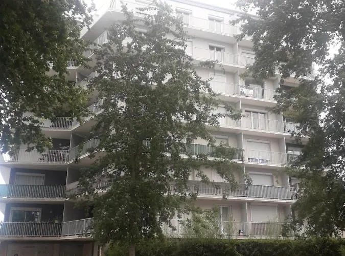 D'anjou - Grand Avec Balcon Et Parking Privatif * פרפיניין