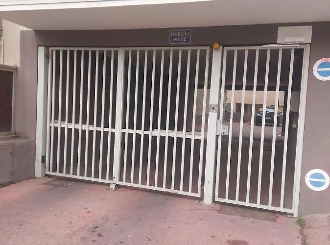 D'anjou - Grand Avec Balcon Et Parking Privatif Διαμέρισμα *