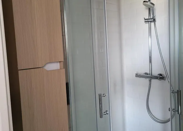 D'anjou - Grand Avec Balcon Et Parking Privatif דירה פרפיניין