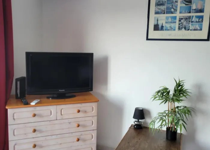 D'anjou - Grand Avec Balcon Et Parking Privatif Διαμέρισμα